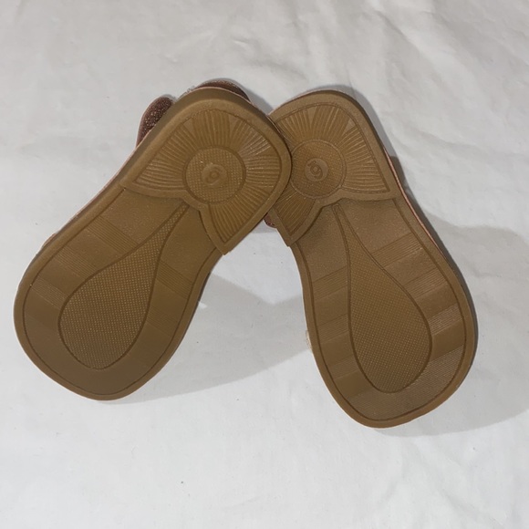 KIDS SANDALS SIZE6 - Picture 3 of 8